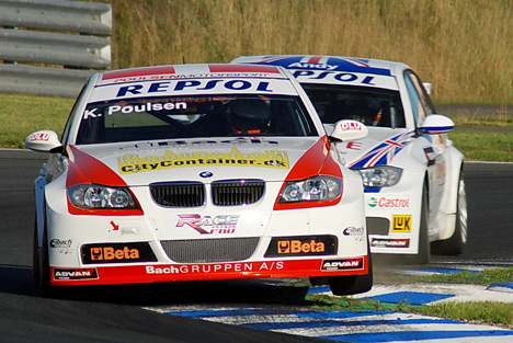Kristian Poulsen foran verdensmesteren Andy Priaulx, begge i BMW.